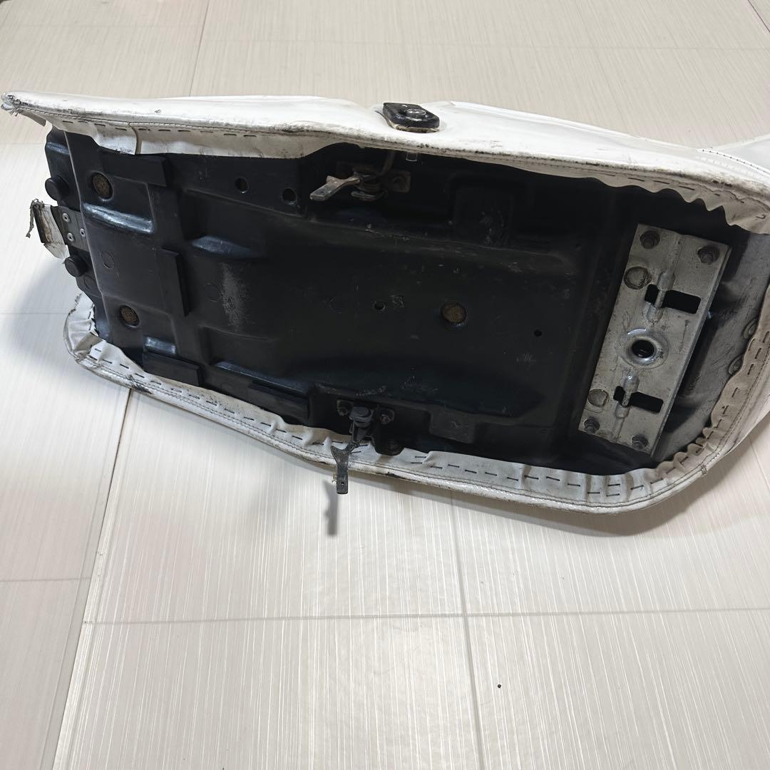 GSX250E ゴキ 3段シート タックロールシート　白　エナメル　45cm