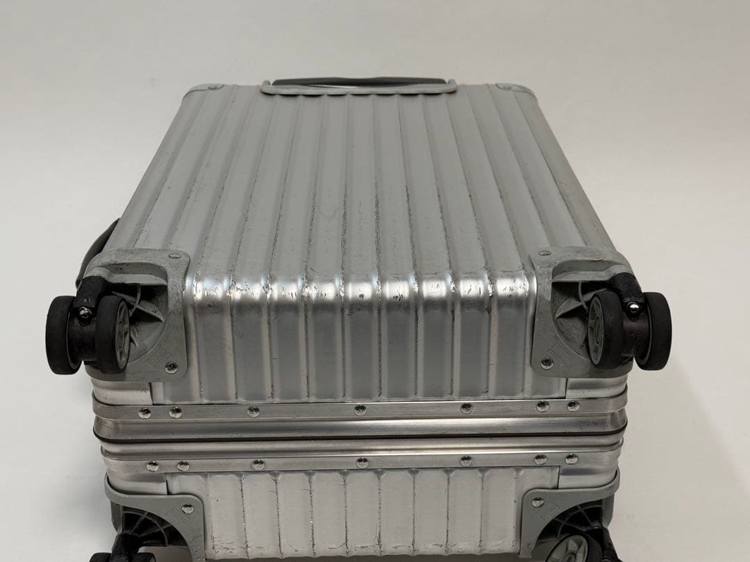 リモワ クラシックフライト 35L シルバー 4輪