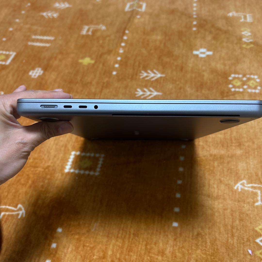 極美MacBookPro 16インチ M1 32/500GB 16コア充放電3回