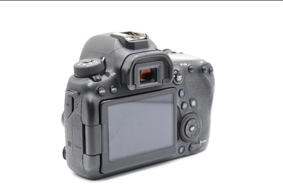 Canon EOS 6D Mark II 本体　充電器、ストロボ付き