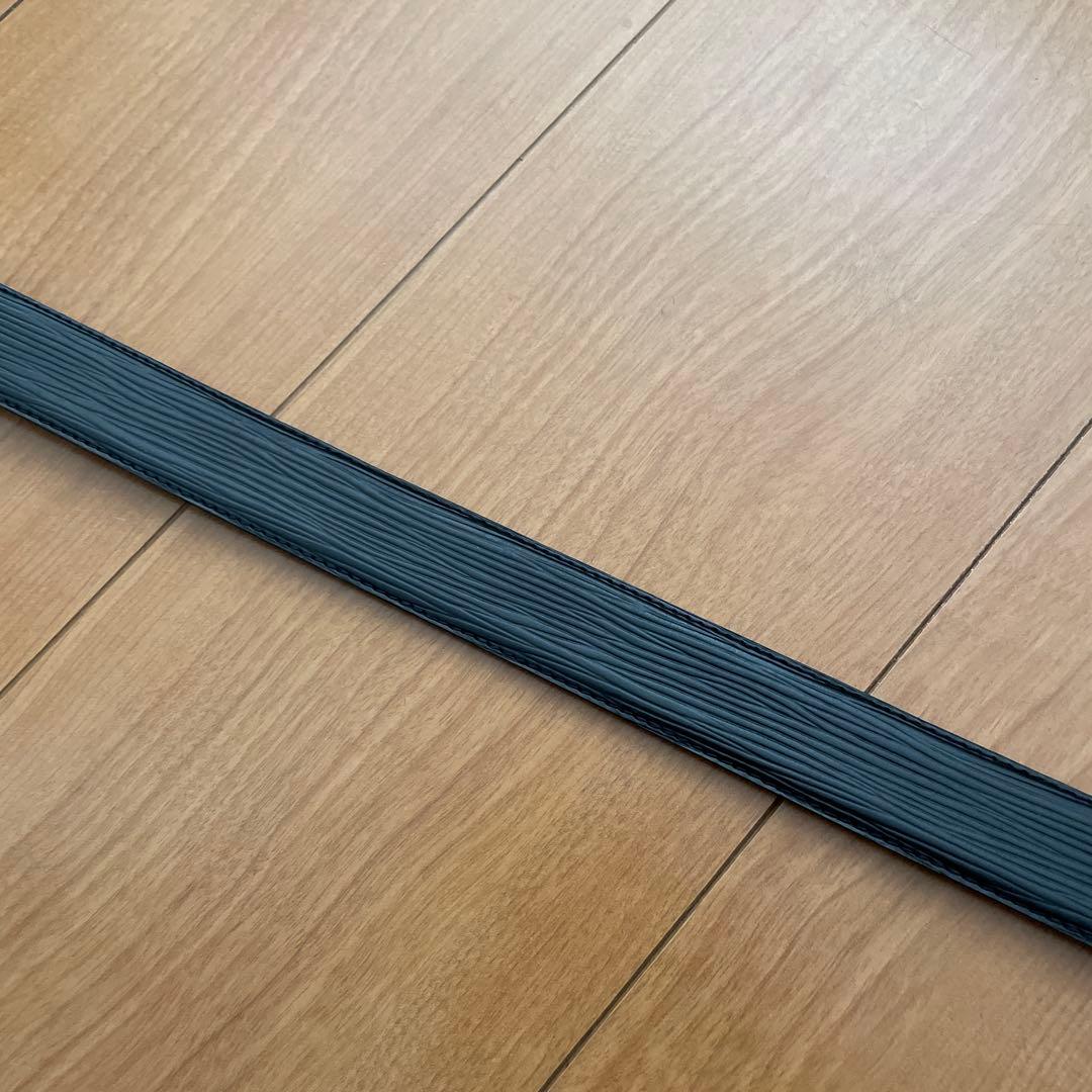 LOUIS VUITTON ブラックレザー ベルト　エピ