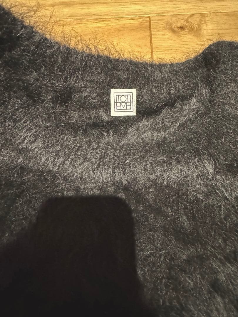 【美品】TOTEMEトーテム　シャギークルーネックニット　ブラック