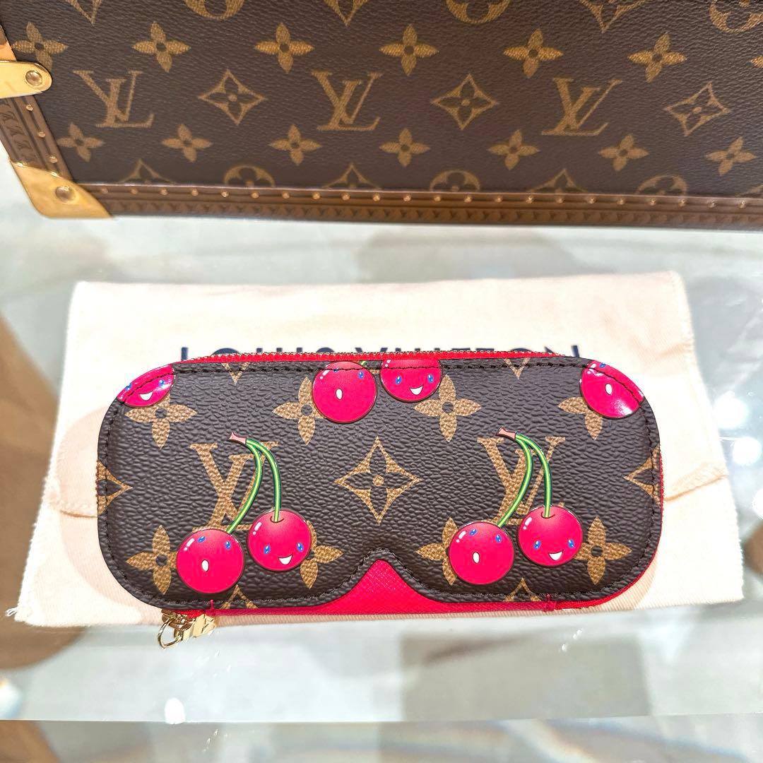 新品　完売品　ルイヴィトン　村上隆　サングラスポーチ GM モノグラムチェリー
