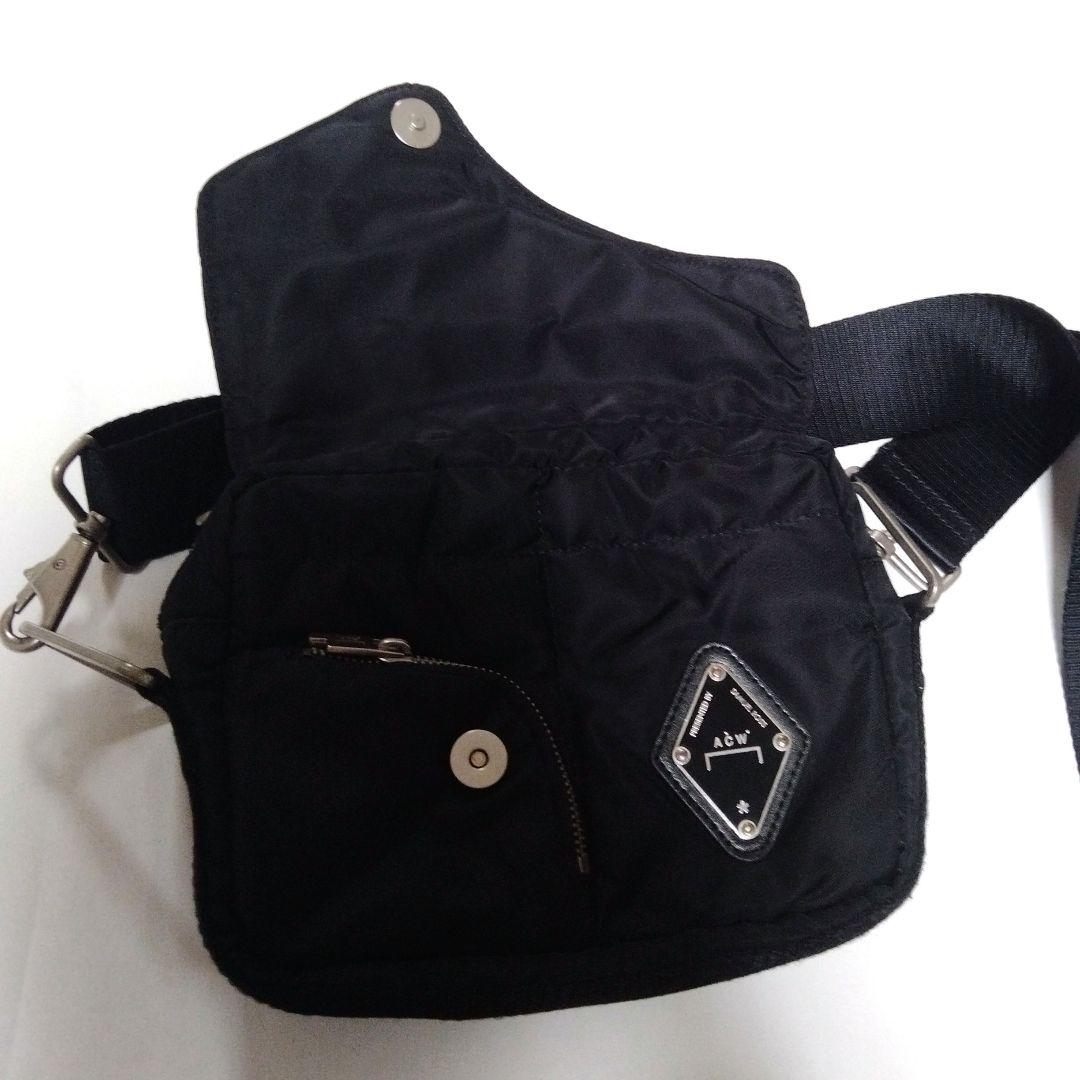 極美品　A-COLD-WALL* ブラックショルダーバッグ