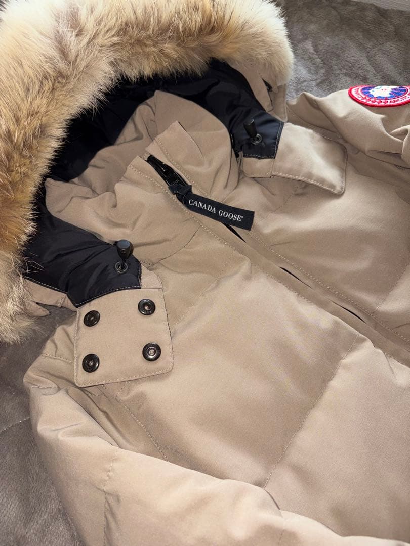   ベージュダウンジャケット