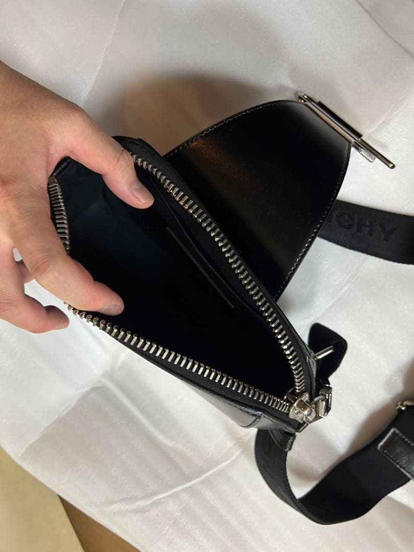 け*い様 【美品】 GIVENCHY MMW期　アンティゴナボディーバック　ジバ