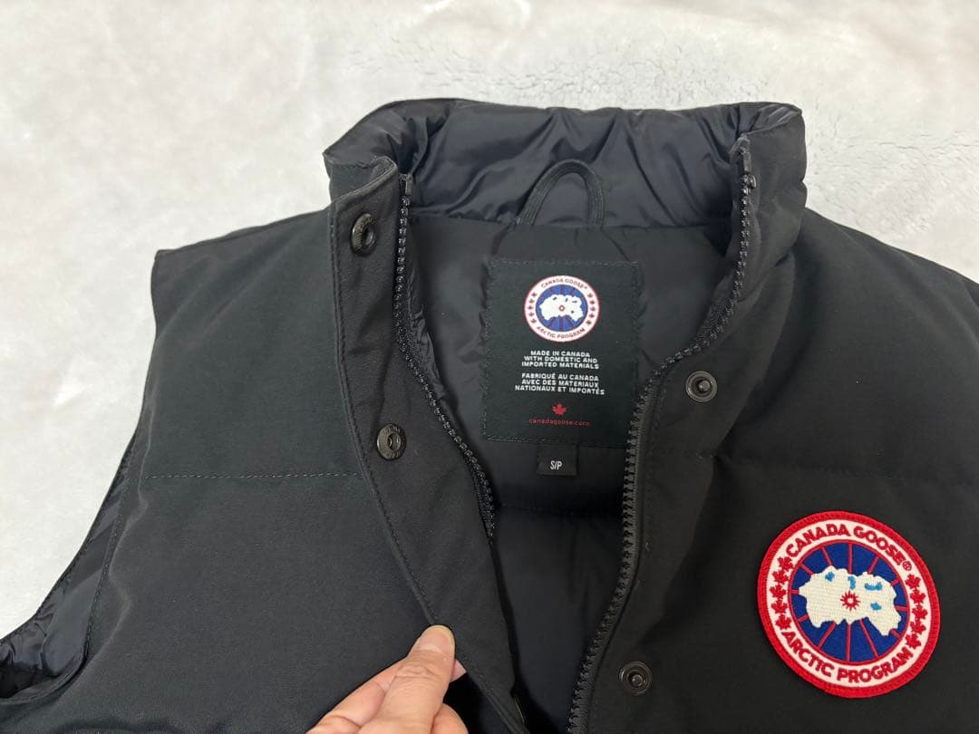 極美品カナダグース ダウンベスト
