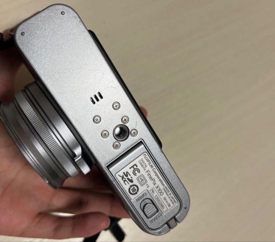 FUJIFILM X100 コンパクトデジタルカメラ