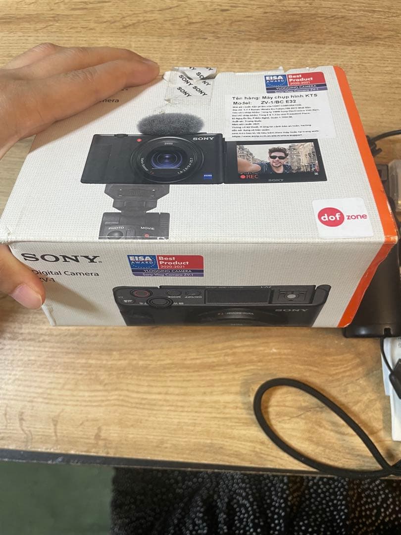 SONY ZV-1(海外版) & ハンドグリップ& バッテリーSDカード付!