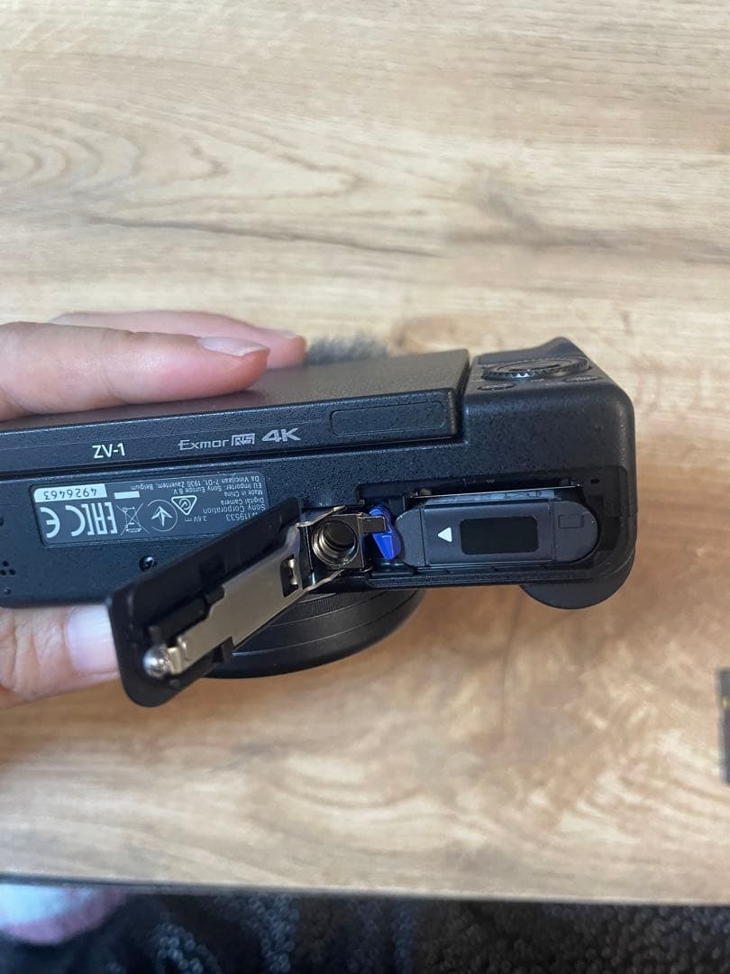SONY ZV-1(海外版) & ハンドグリップ& バッテリーSDカード付!
