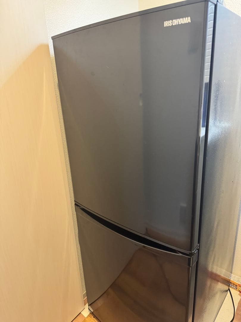 アイリスオーヤマ　142L冷蔵　ブラック　幅50cm