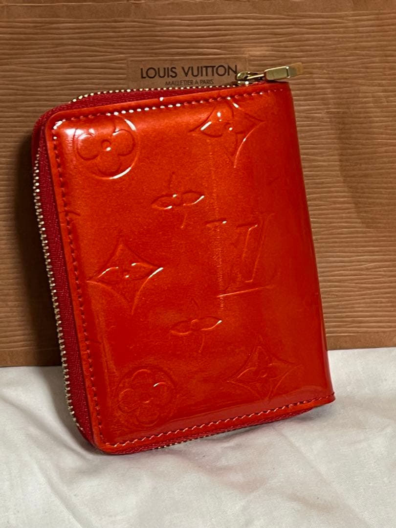 Louis Vuitton 赤 レザー エナメル 二つ折り財布
