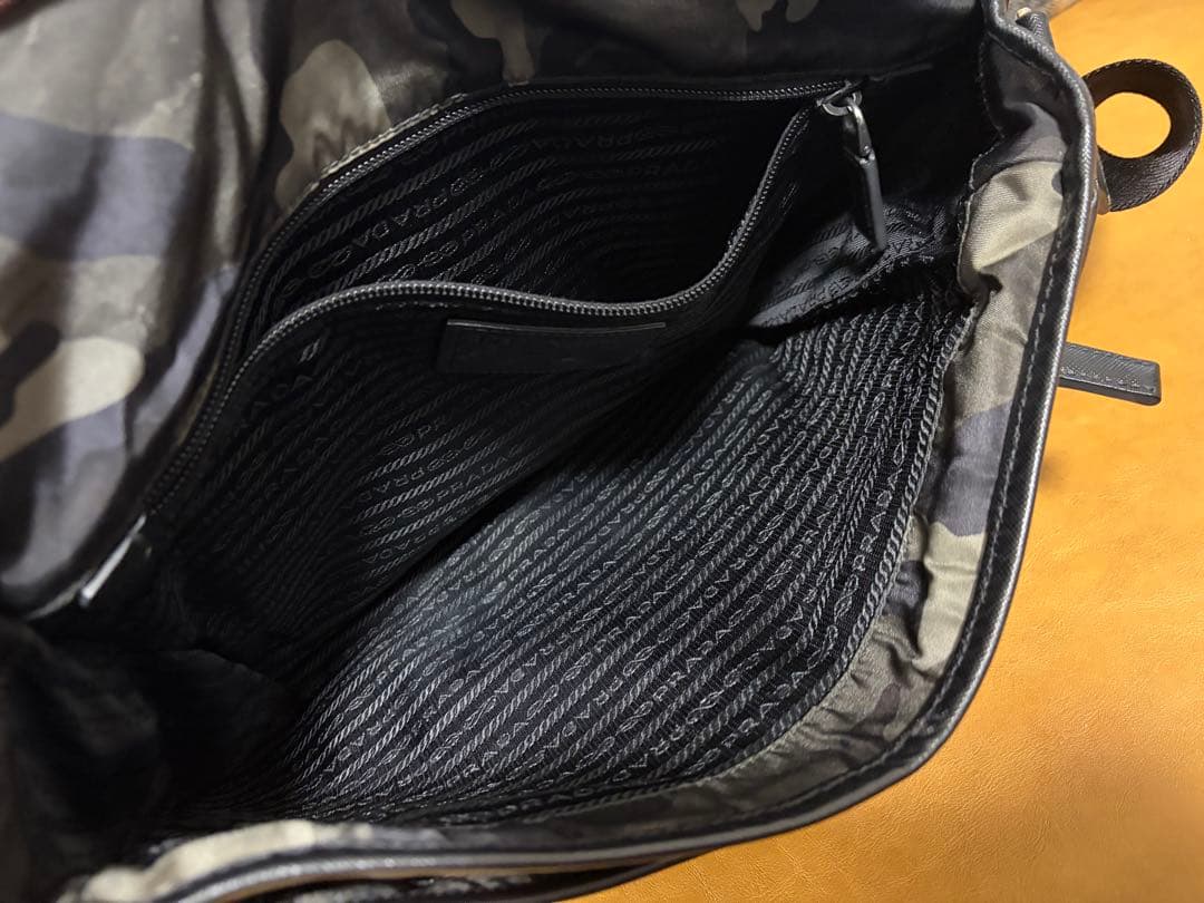 PRADA （プラダ）カモフラナイロンロゴプレートシ ヨルダーバッグ グリーン