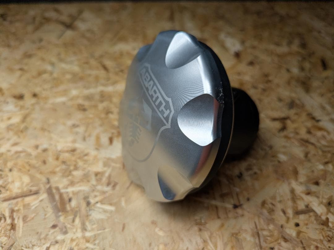 ABARTH 595 フューエルキャップ