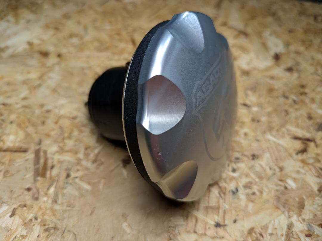 ABARTH 595 フューエルキャップ