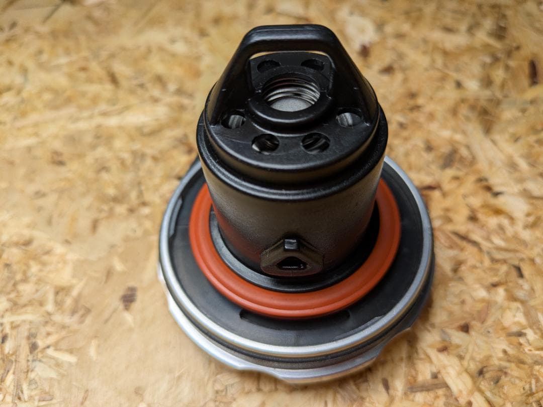 ABARTH 595 フューエルキャップ