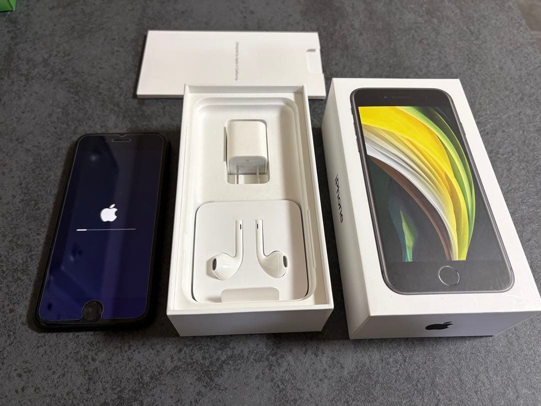 iPhone SE 本体 (第2世代) ブラック 64GB 箱あり美品