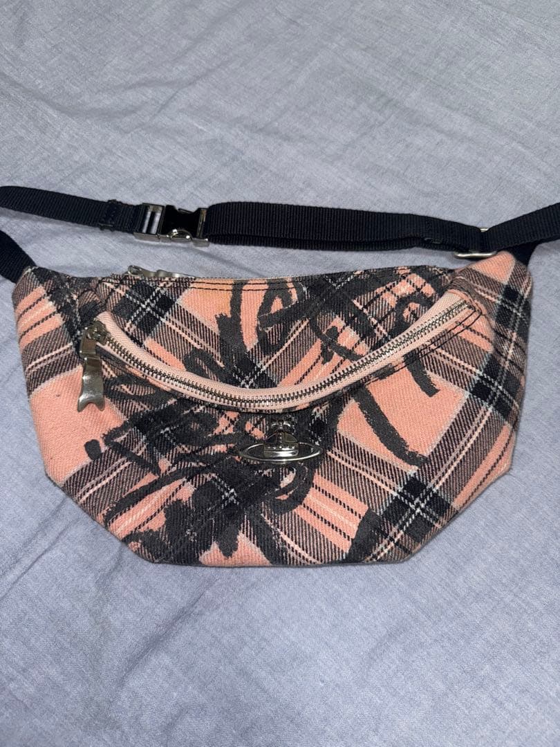 vivienne westwoodチェック柄 ボディバッグ ピンク系