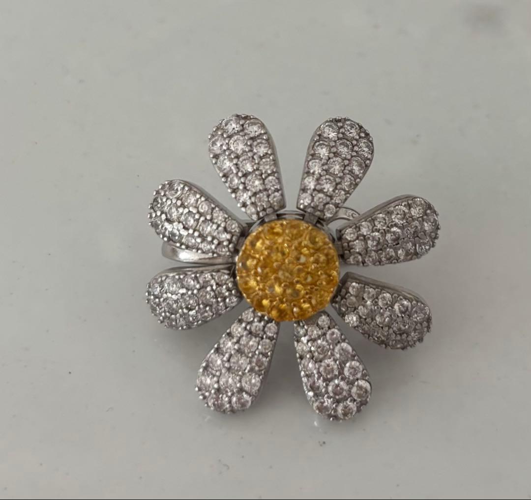 ミオハルタカ風　花型シルバー＆イエロー片耳用ピアス