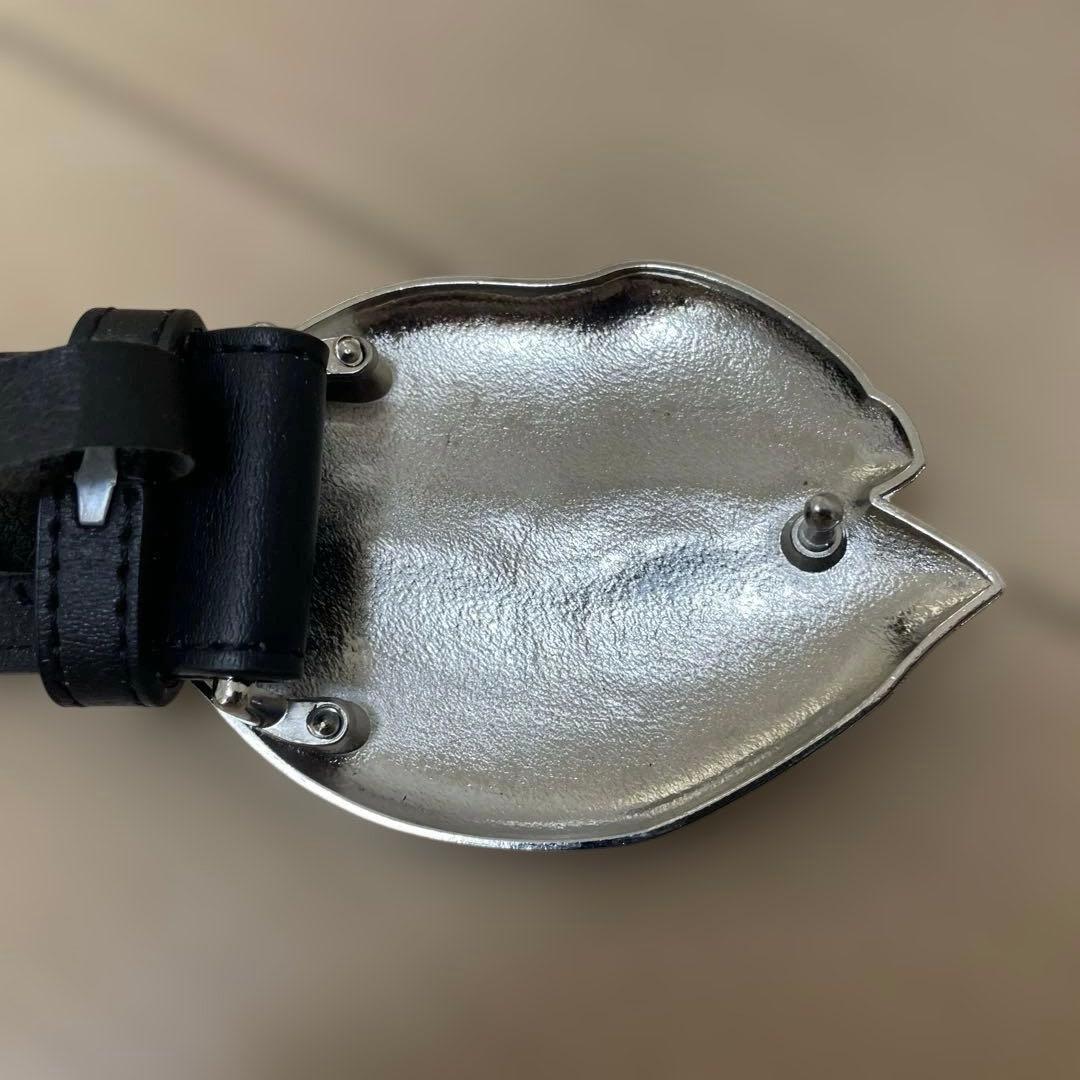 【超美品】JADED LONDONのJLロゴバックル付き レッド唇 本革ベルト