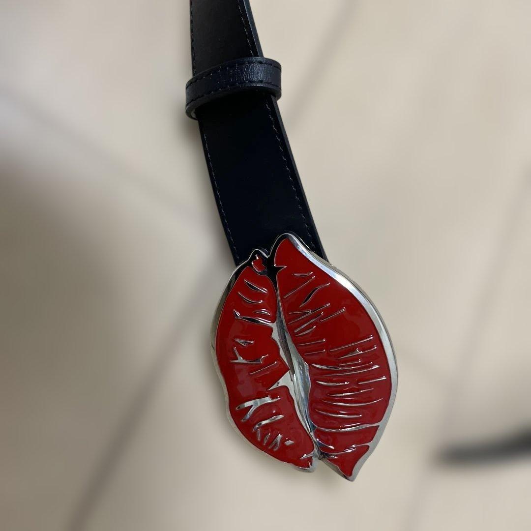 【超美品】JADED LONDONのJLロゴバックル付き レッド唇 本革ベルト