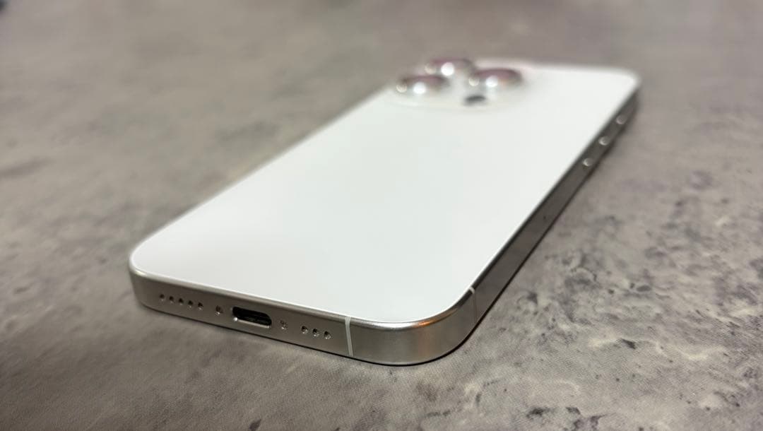 Apple iPhone 15 Pro ホワイト 本体