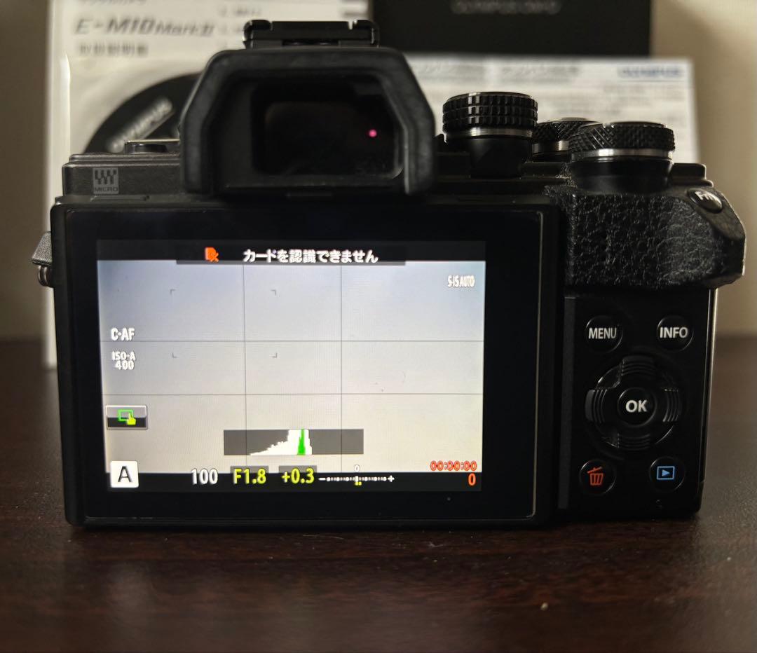 オリンパスOM-D E-M10 MarkⅡ ダブルズームレンズキット＋レンズ1本