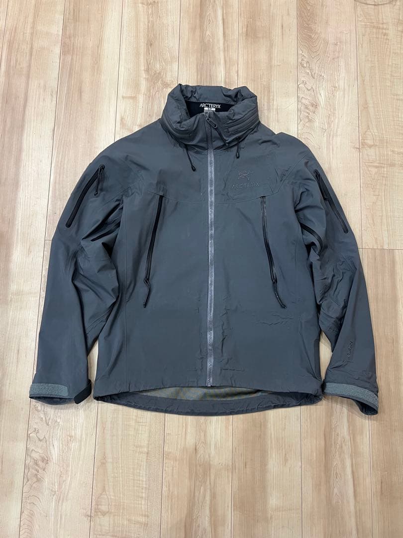 あ*ゝ様 【激レア】タグ付きアークテリクスleaf アルファジャケットGEN2