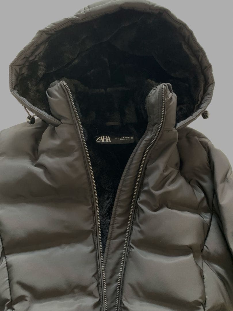 ZARAフード付き 黒 ショートダウンジャケットSサイズ