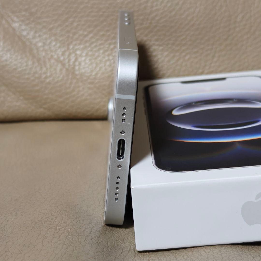 【美品】iPhone16e 128G ホワイト SIMフリー