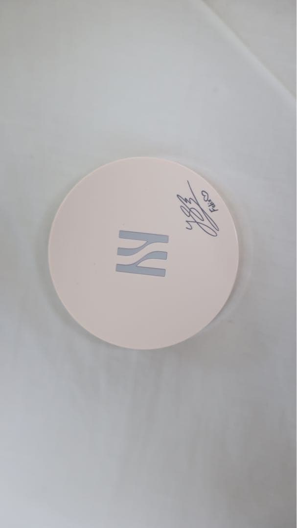 スキズ　フィリックス　コラボ　ファンデーション　サイン入り