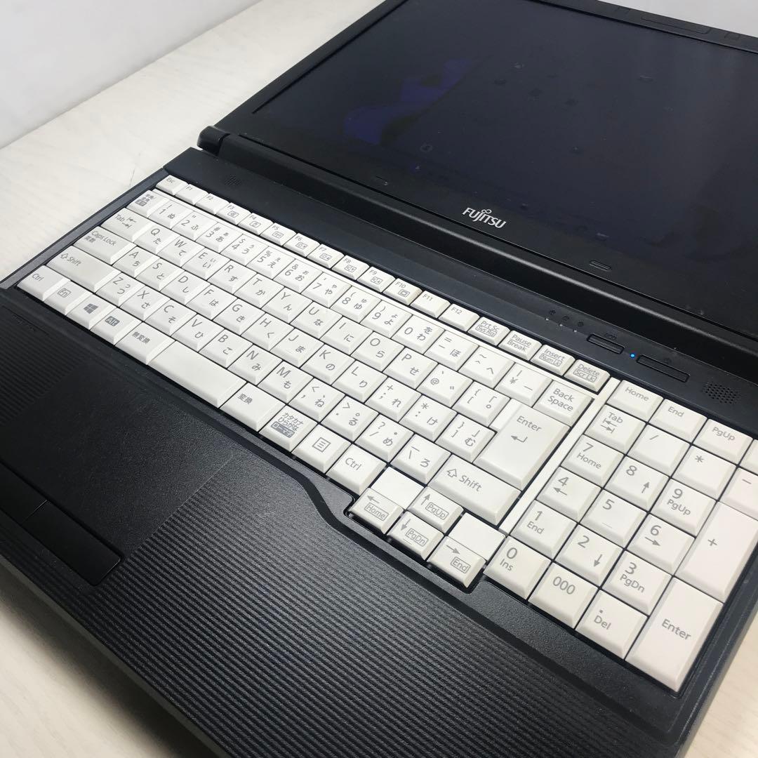 第7世代！Corei3！SSD256GB！Wi-Fi！ビジネスモデル！