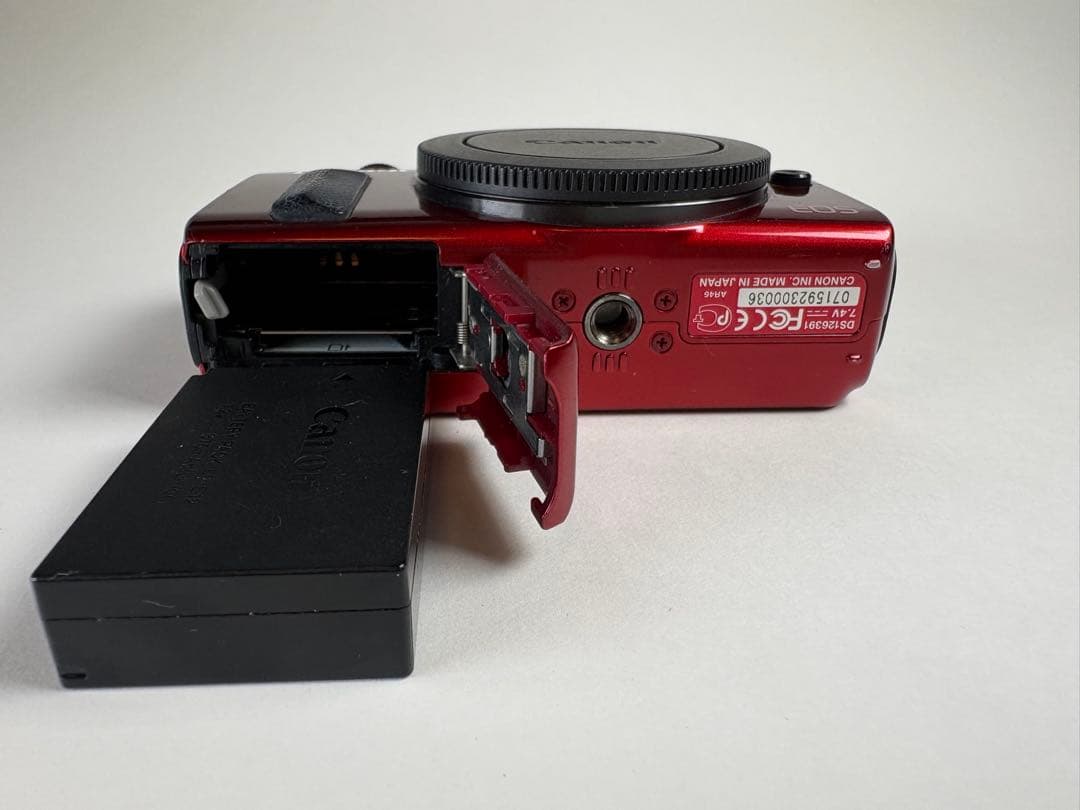 Canon EOS M ミラーレス一眼 ボディ レッド 動作品 液晶保護シート付