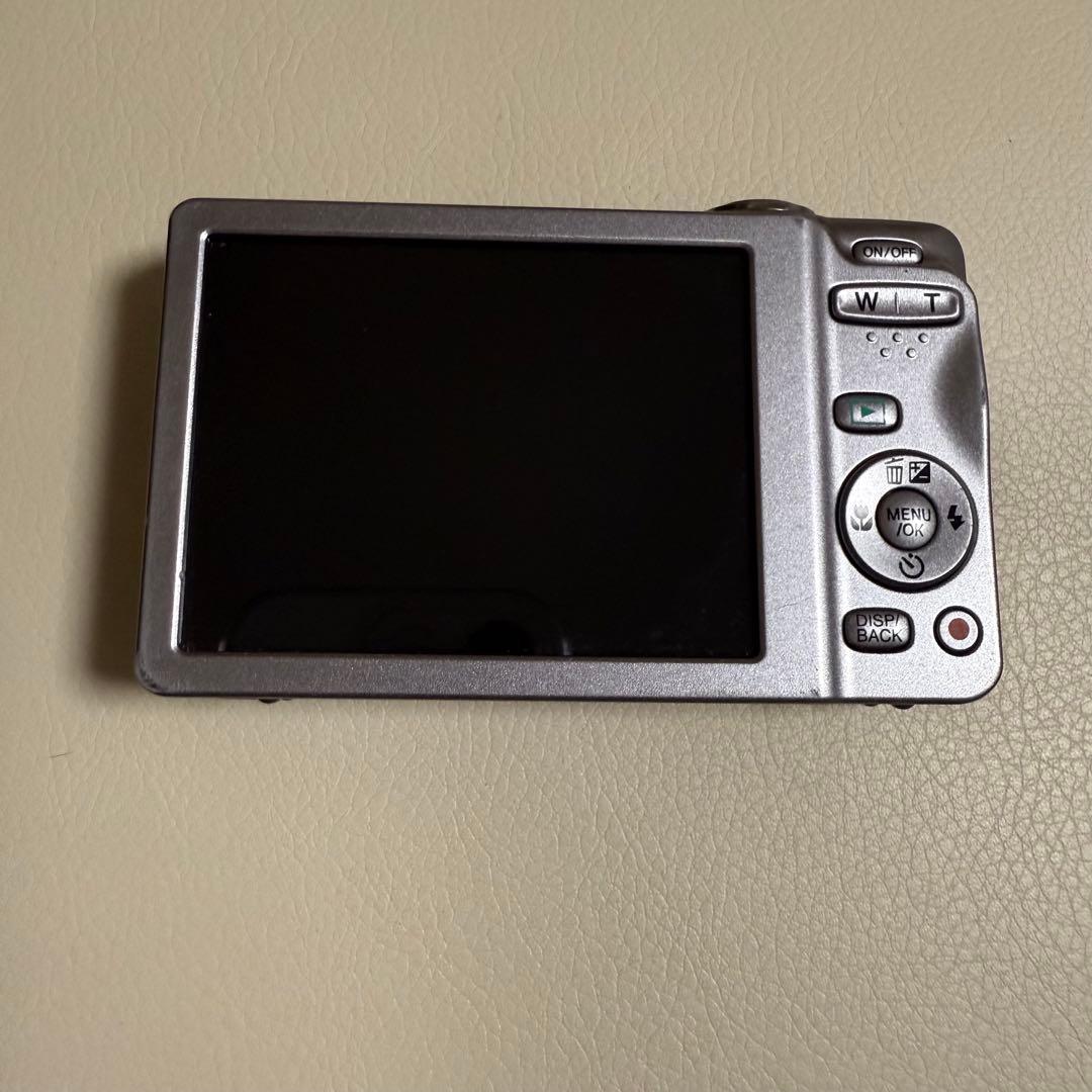 FUJIFILM FinePix JX680 シルバー　デジカメ