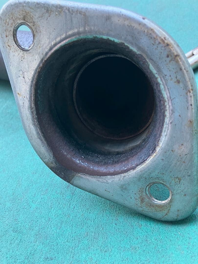 200系ハイエース4型ディーゼルサイド出しデュアルマフラー。