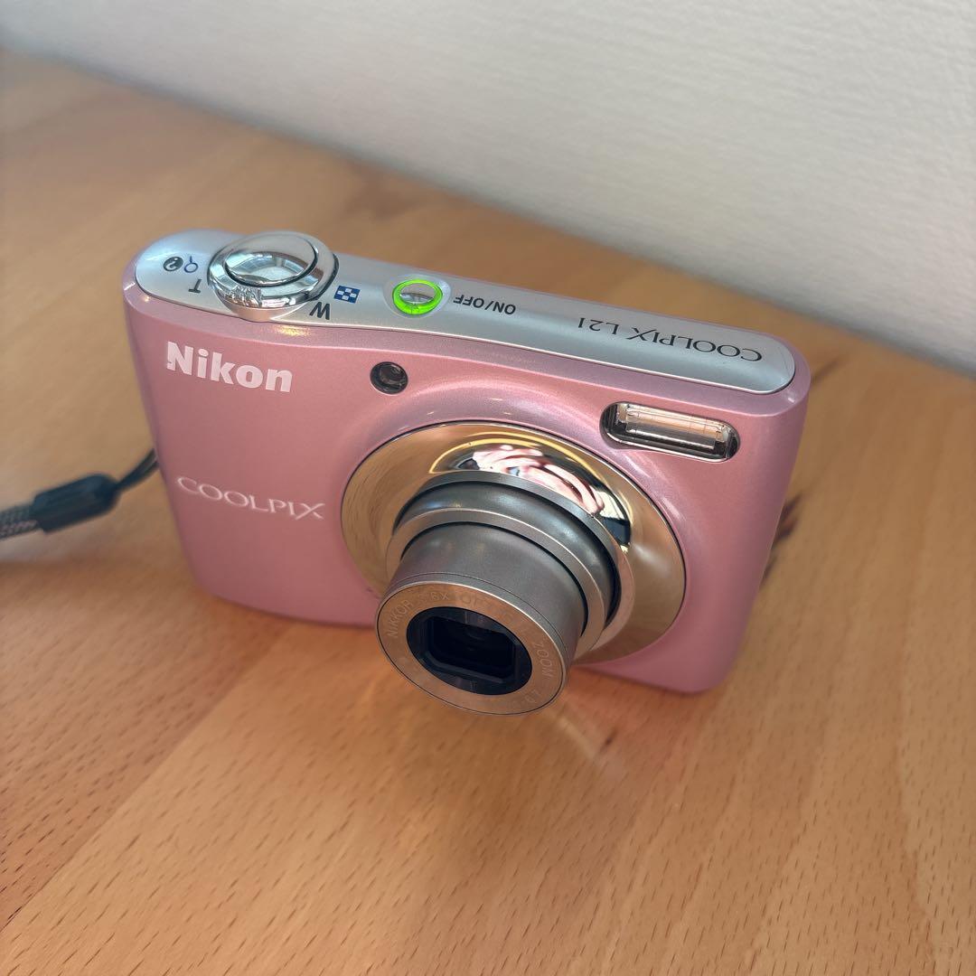 Nikonニコン　クールピクス　 L21 ピンク　乾電池式　カメラ女子