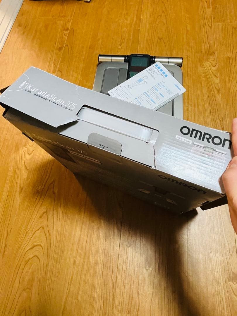 ほぼ新品　OMRON KaradaScan 体脂肪計 HBF-375
