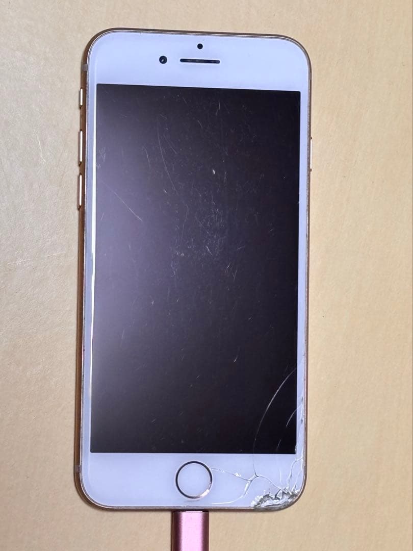 S*）様 iPhone8 64GBゴールド 画面ひび割れあり　simフリー