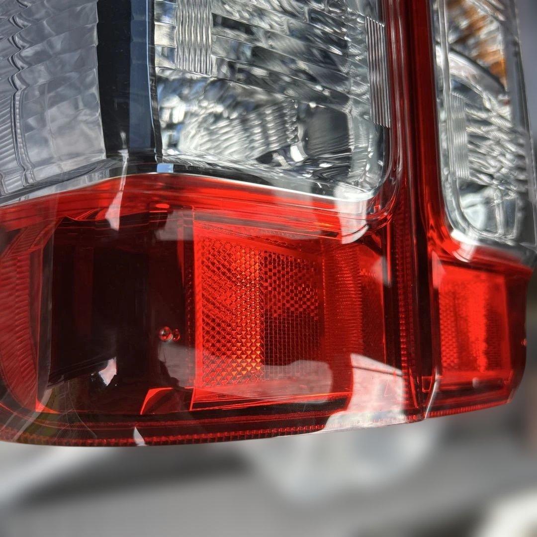 ハイエース　200系　ダークプライムs 新車外し