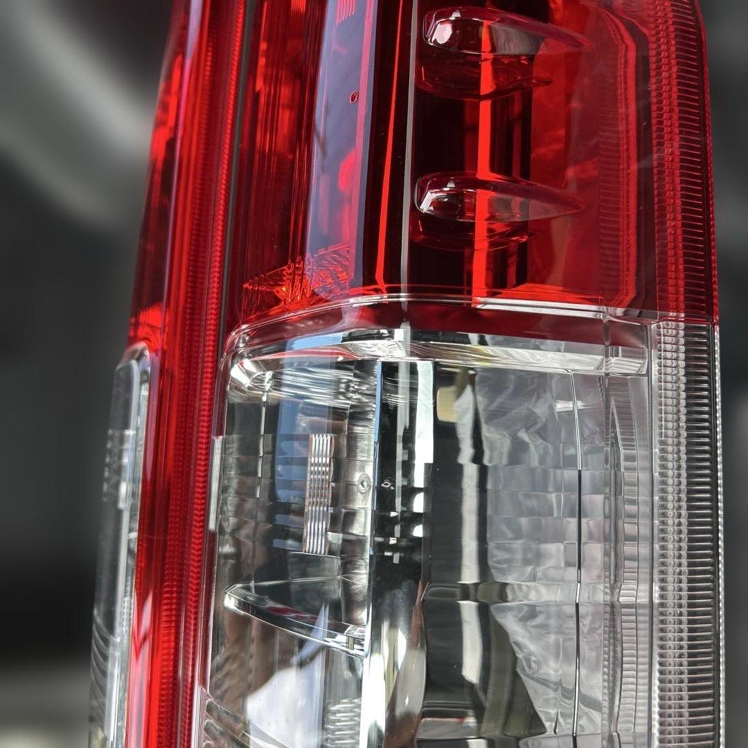 ハイエース　200系　ダークプライムs 新車外し