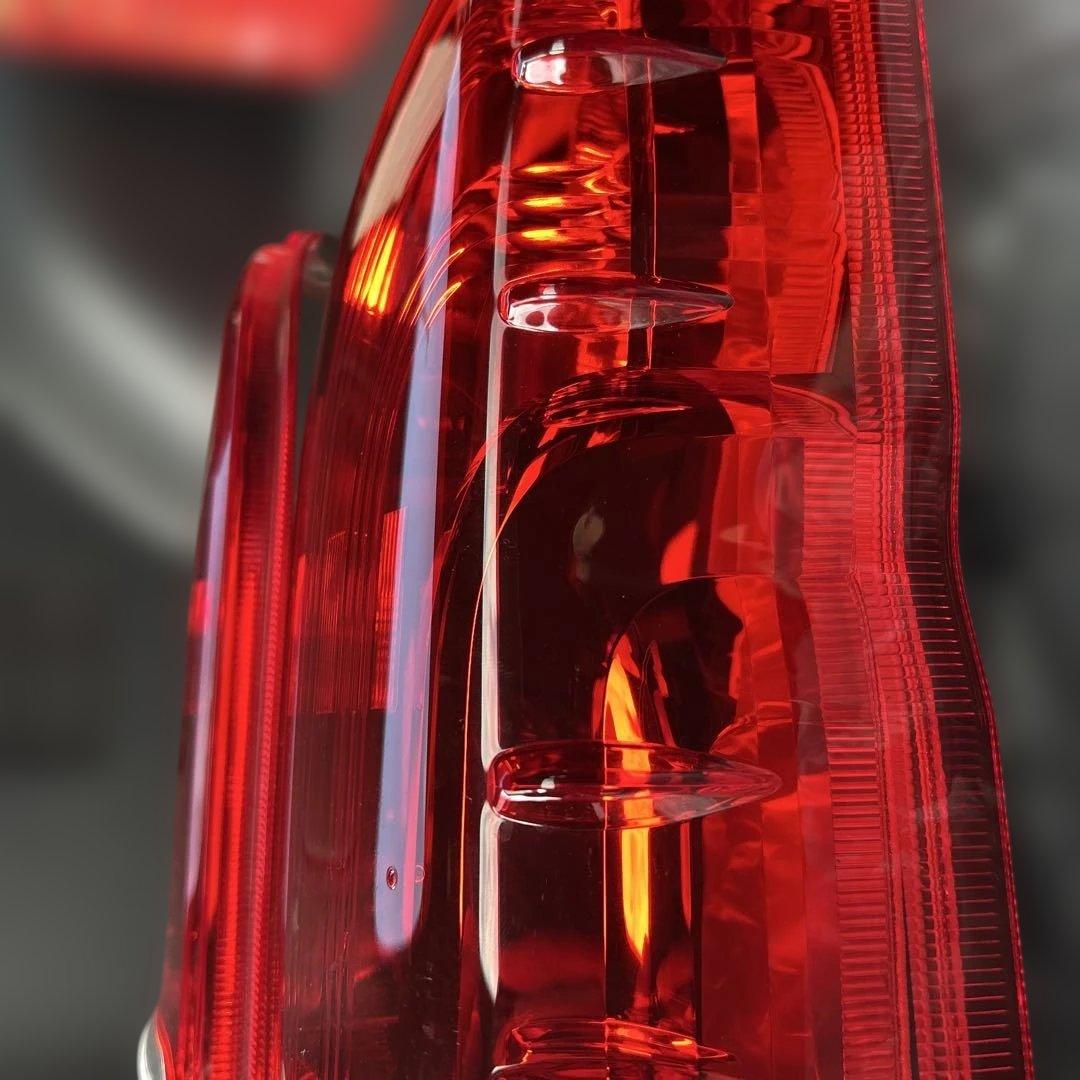 ハイエース　200系　ダークプライムs 新車外し