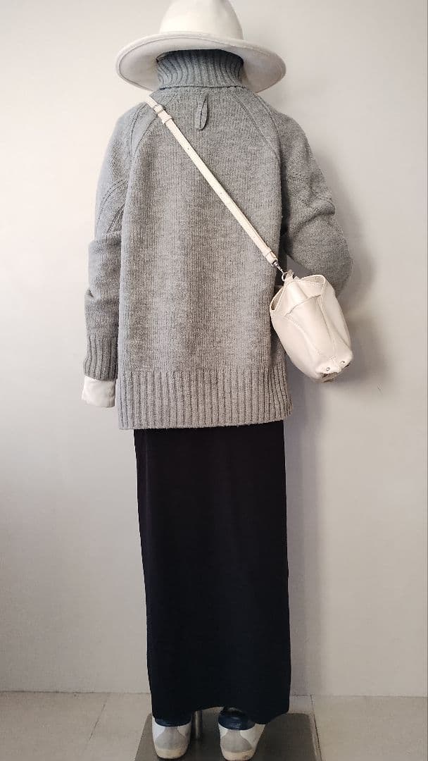 お値下げ中！C6925 タートルニット×ニットスカートコーデ