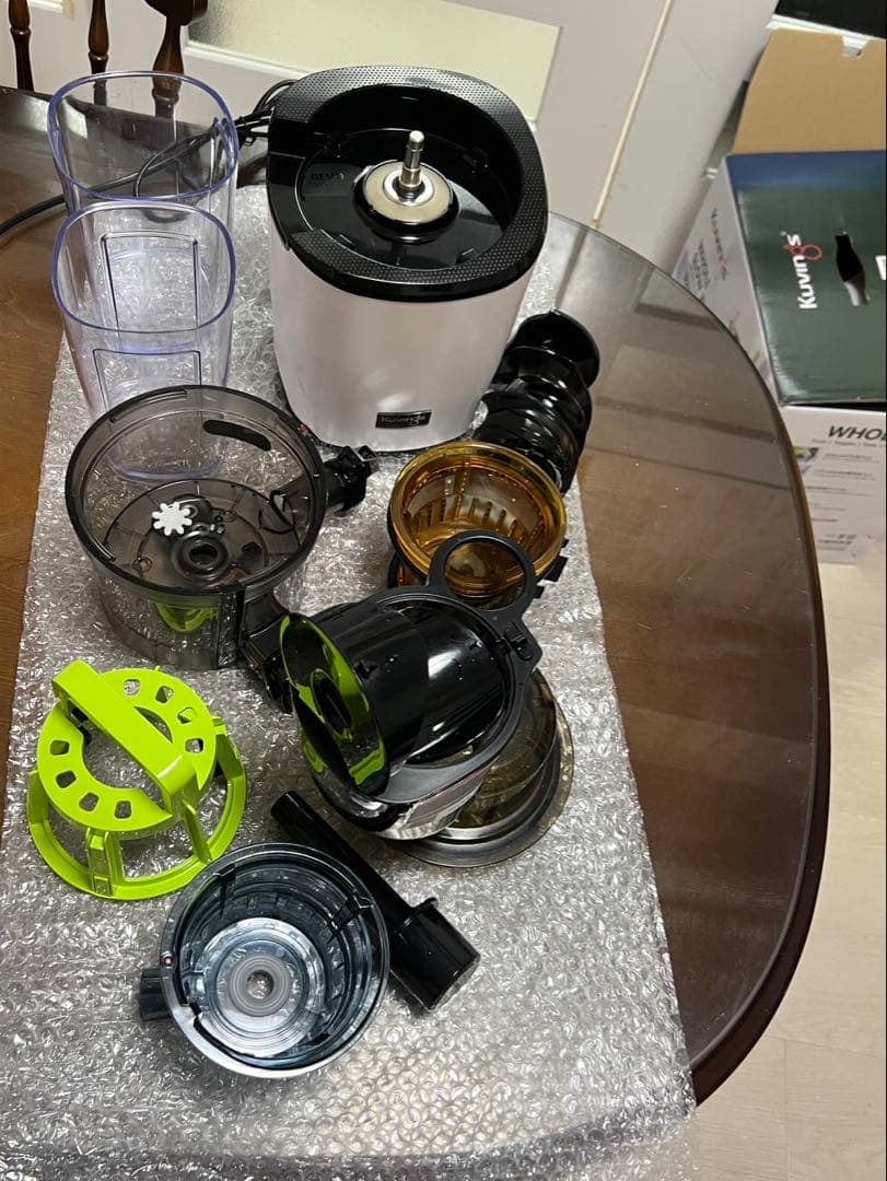 【美品】Kuvings REVO830 低速ジューサー コールドプレス