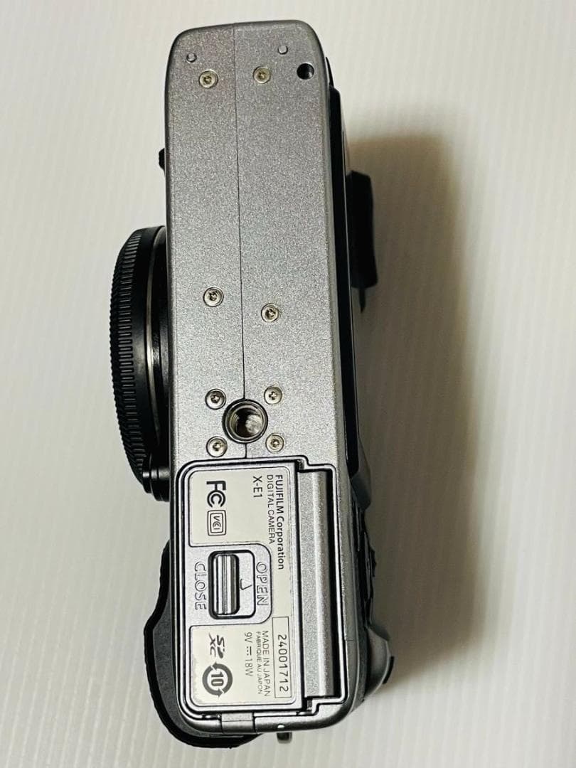 X-E1 シルバー ＋ FUJINON XF27mm F2.8 ＋ メモリー付