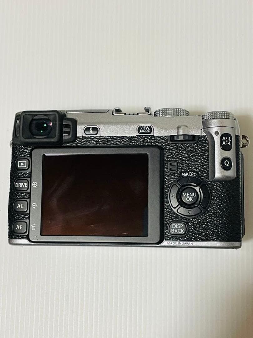X-E1 シルバー ＋ FUJINON XF27mm F2.8 ＋ メモリー付