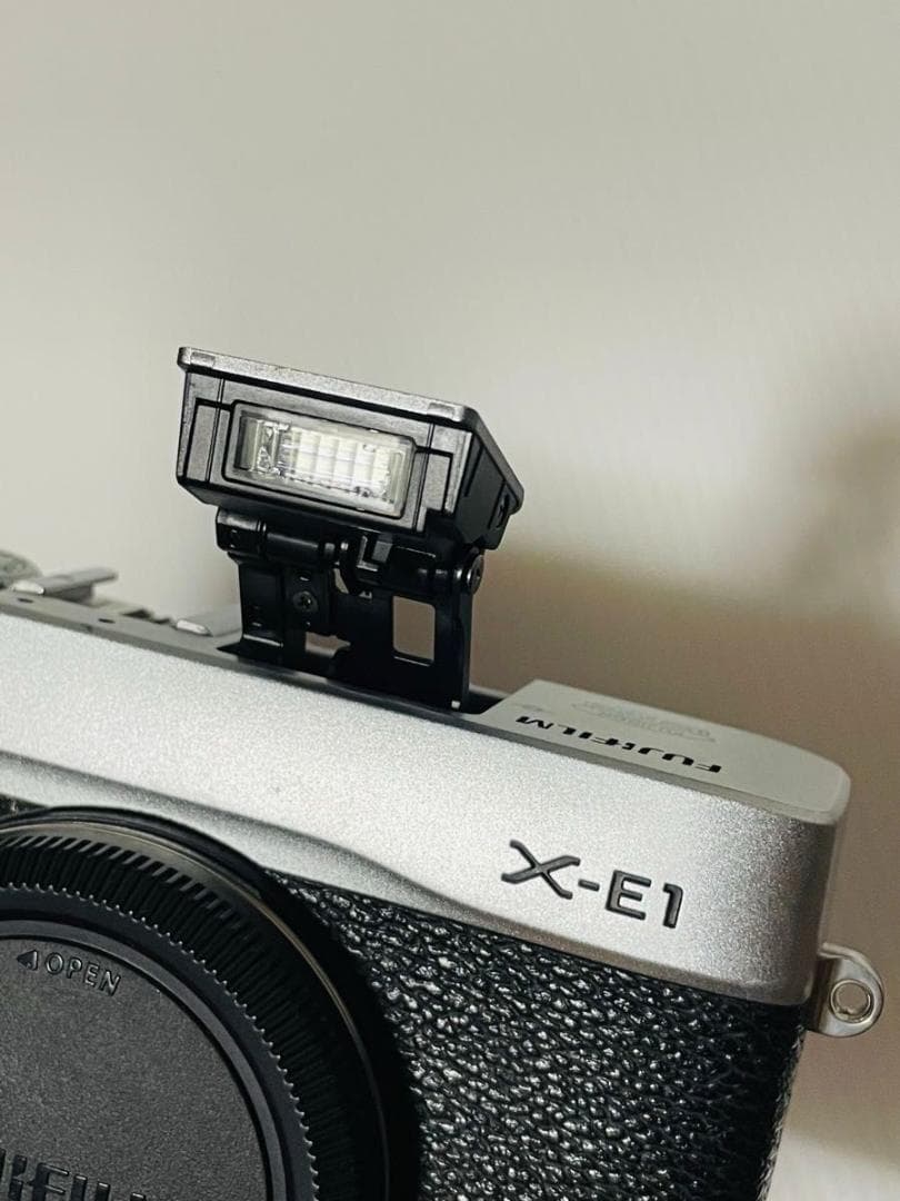 X-E1 シルバー ＋ FUJINON XF27mm F2.8 ＋ メモリー付