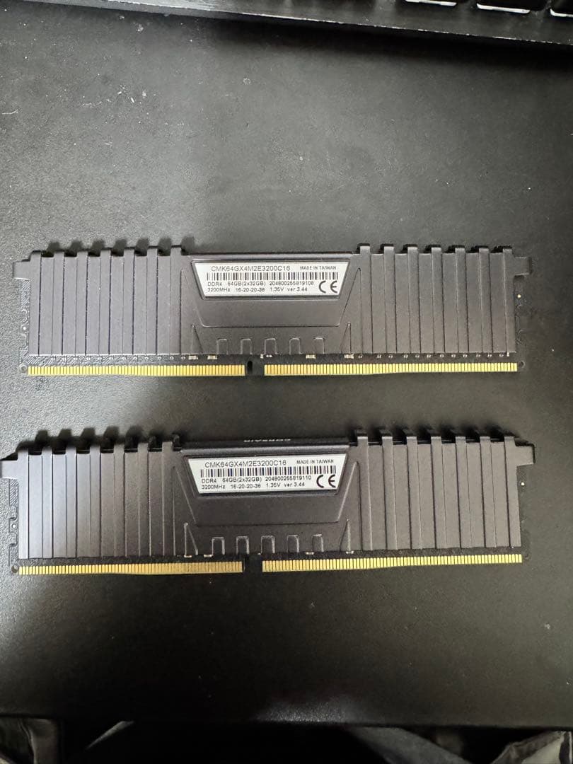 メモリー CORSAIR VENGEANCE LPX DDR4 64GB 3200MHz