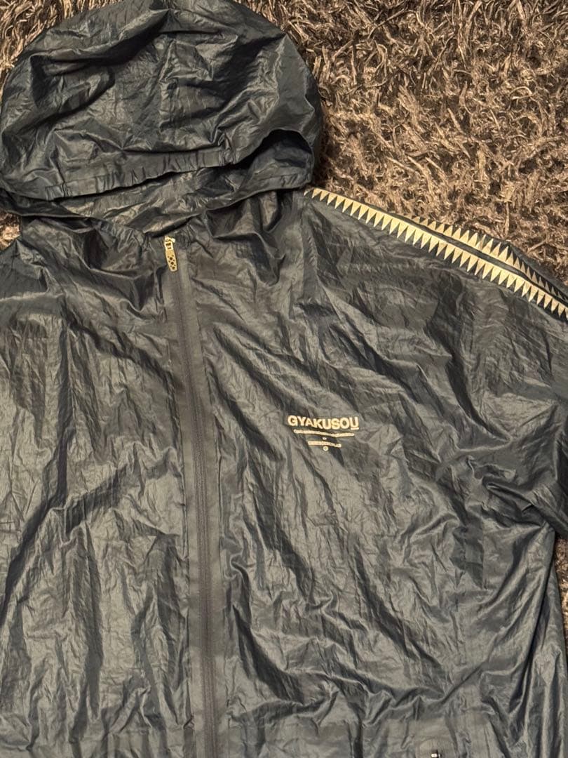 GYAKUSOU パッカブルウィンドブレーカー M