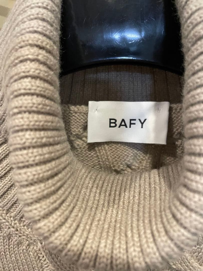 は*ぎ様 BAFY ベージュ ケーブルニットセーター　46