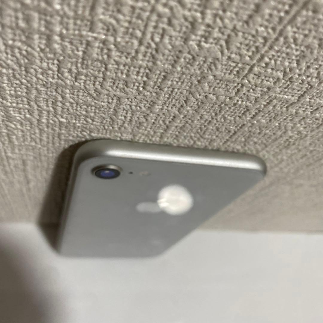 iPhone 8 128GB silver バッテリー100% SIMフリー
